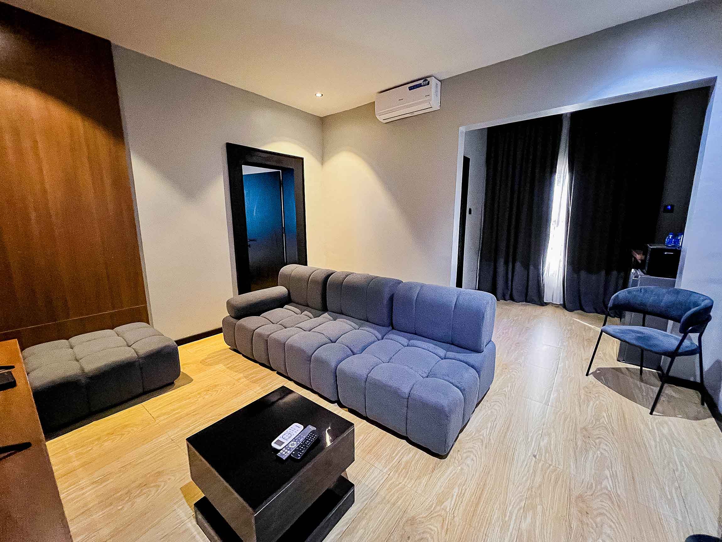 Business Class Suite - Image 3